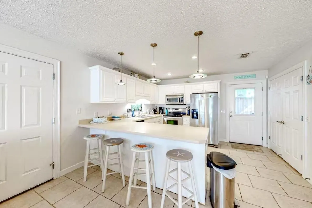 Charming 2 Bedroom Beach Cottage, Free Daily Activities Included, Sleeps 8, Quiet! Home Panama City Beach