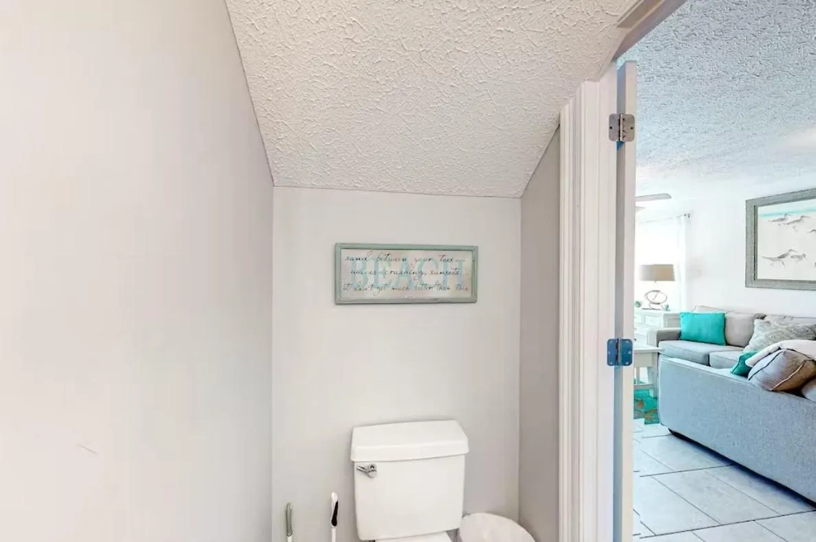 Charming 2 Bedroom Beach Cottage, Free Daily Activities Included, Sleeps 8, Quiet! Home Panama City Beach