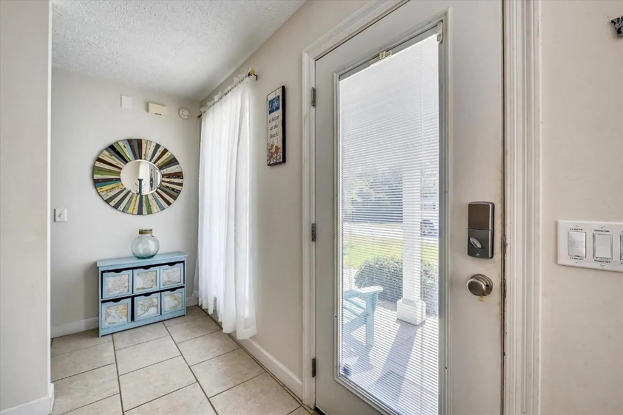 Charming 2 Bedroom Beach Cottage, Free Daily Activities Included, Sleeps 8, Quiet! Home Panama City Beach Holiday home