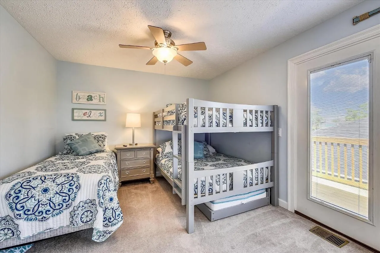 Charming 2 Bedroom Beach Cottage, Free Daily Activities Included, Sleeps 8, Quiet! Home Panama City Beach United States