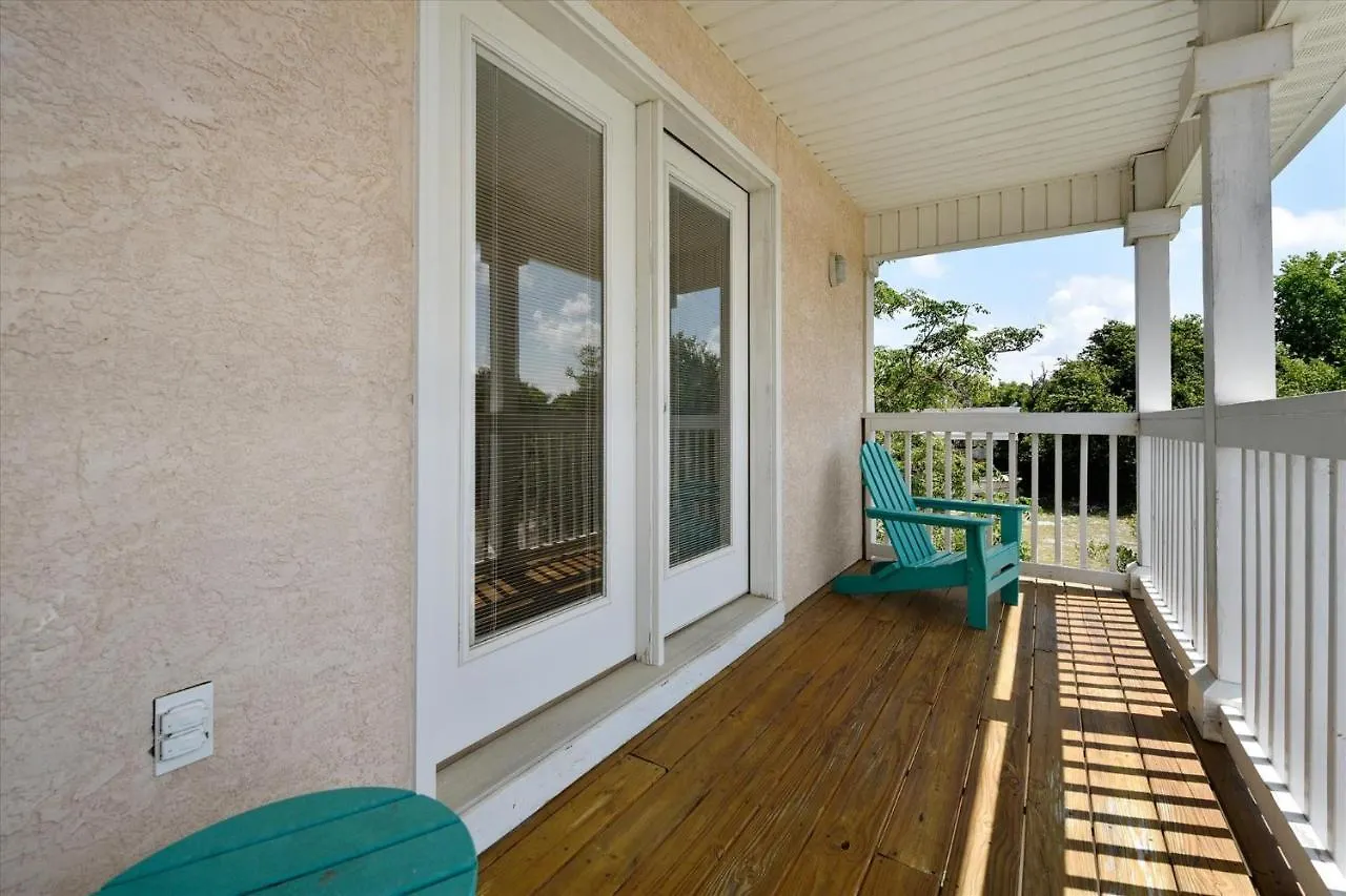 Charming 2 Bedroom Beach Cottage, Free Daily Activities Included, Sleeps 8, Quiet! Home Panama City Beach Holiday home