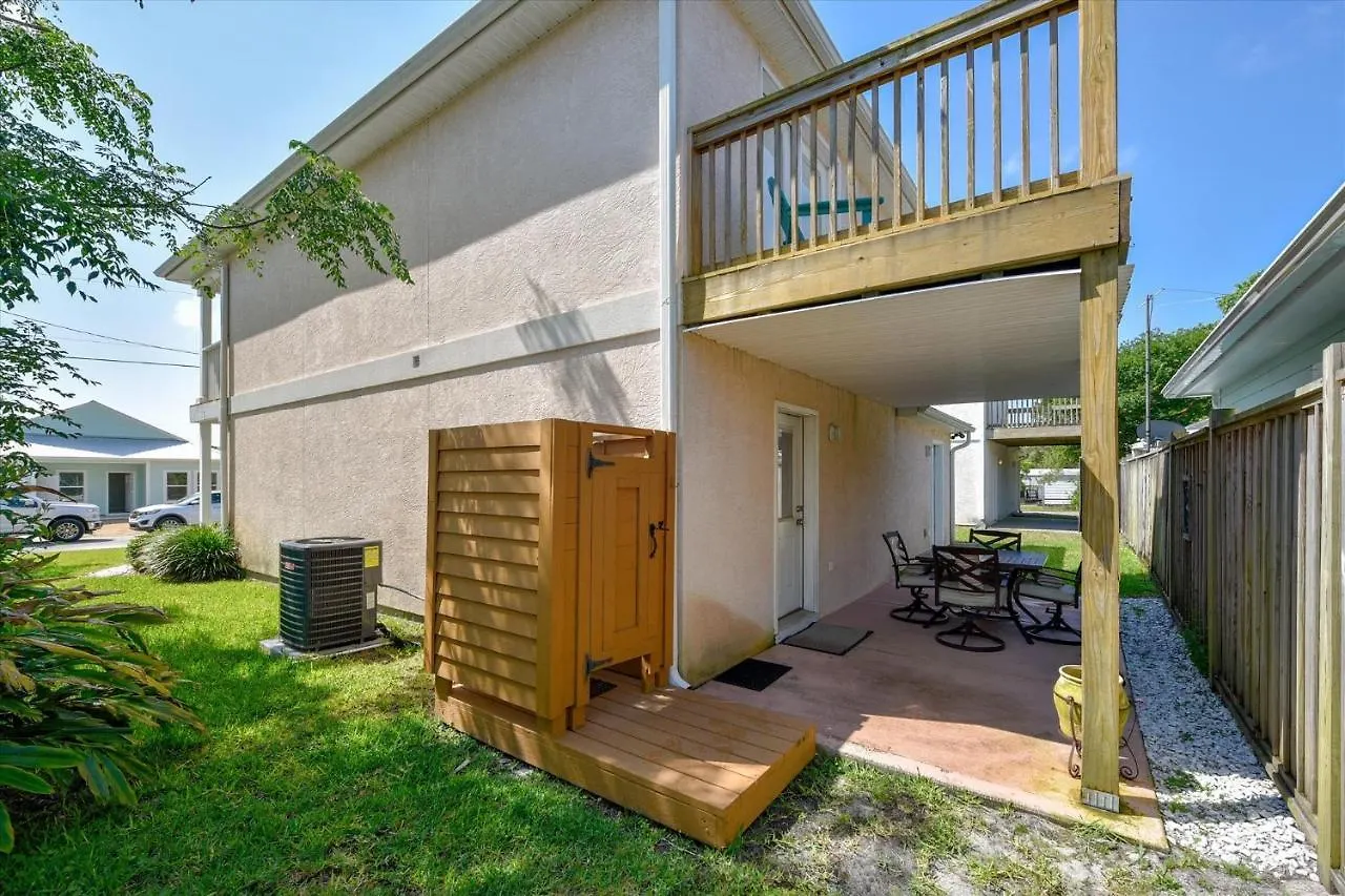 Charming 2 Bedroom Beach Cottage, Free Daily Activities Included, Sleeps 8, Quiet! Home Panama City Beach
