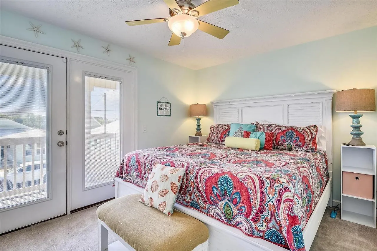 Charming 2 Bedroom Beach Cottage, Free Daily Activities Included, Sleeps 8, Quiet! Home Panama City Beach Holiday home
